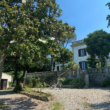 Lya Villa